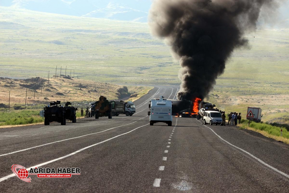 Ağrı'da PKK Yine Araç Yaktı !