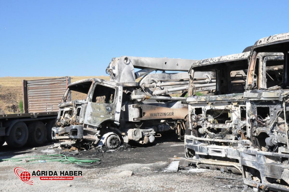 Ağrı'da, teröristler 7 aracı ateşe verdi