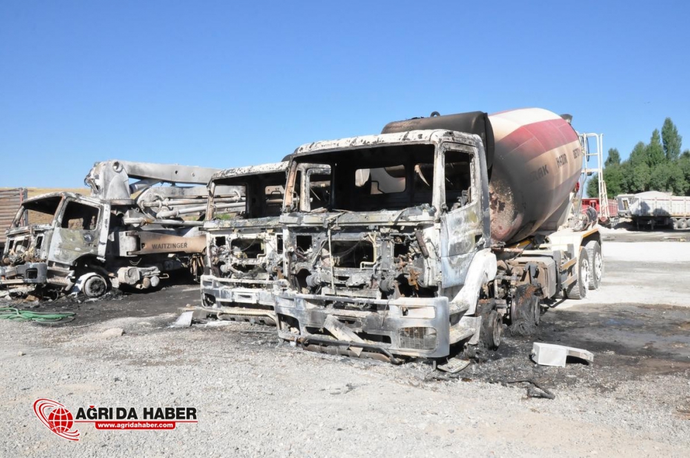 Ağrı'da, teröristler 7 aracı ateşe verdi