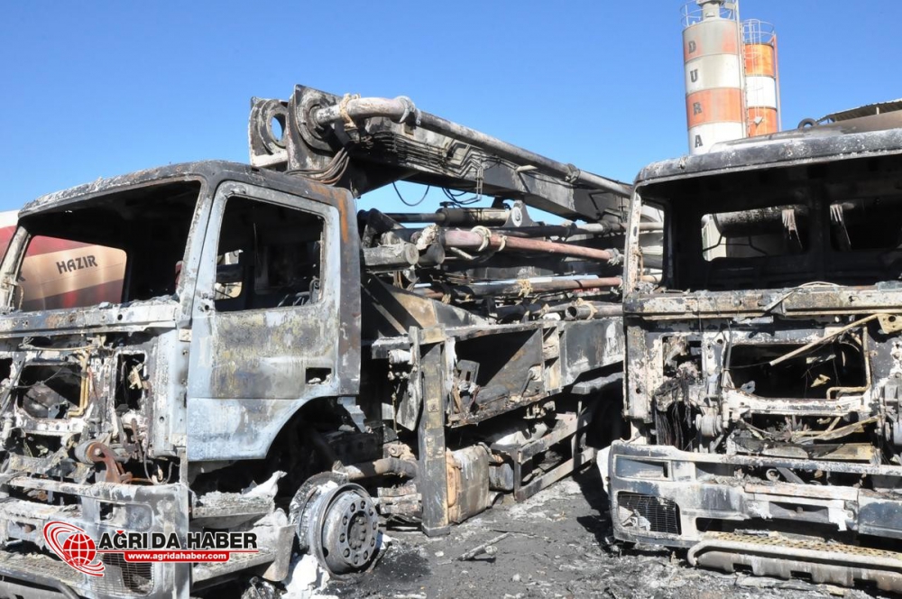 Ağrı'da, teröristler 7 aracı ateşe verdi