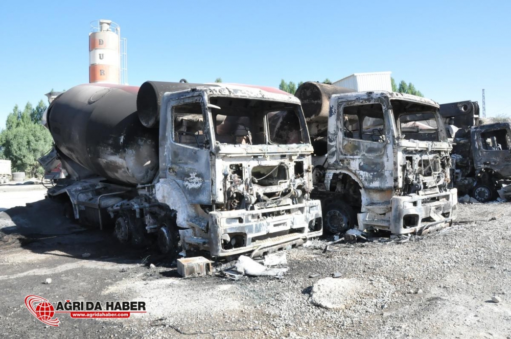 Ağrı'da, teröristler 7 aracı ateşe verdi