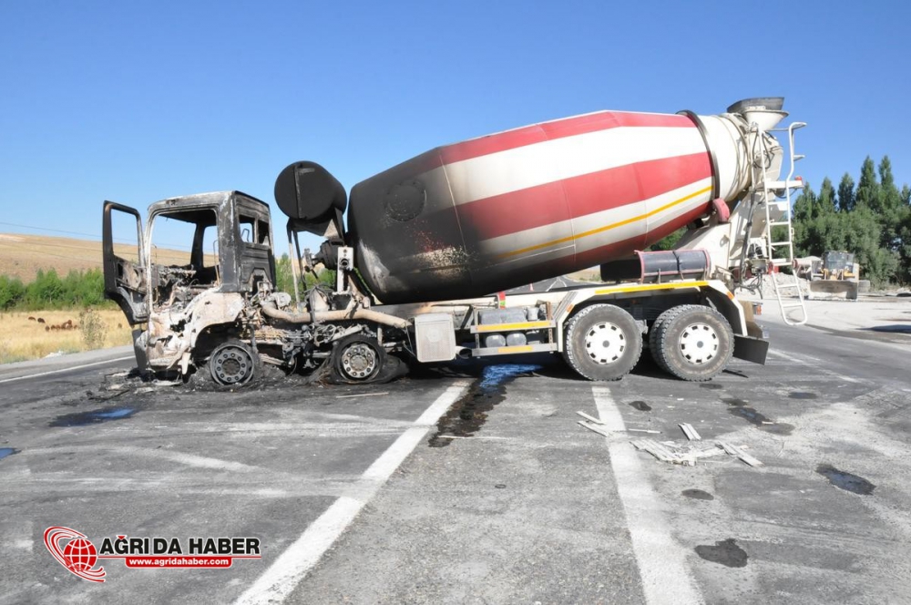 Ağrı'da, teröristler 7 aracı ateşe verdi