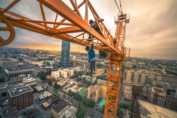 Selfie tutkunu ölüme meydan okuyor
