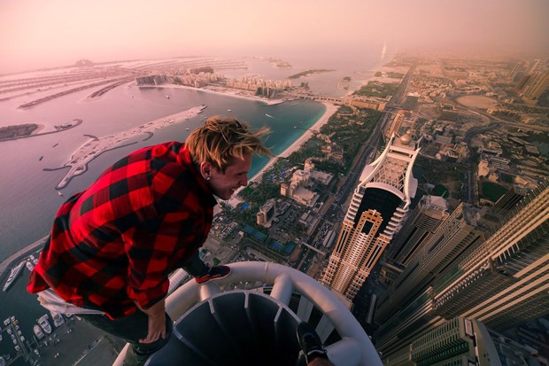 Selfie tutkunu ölüme meydan okuyor