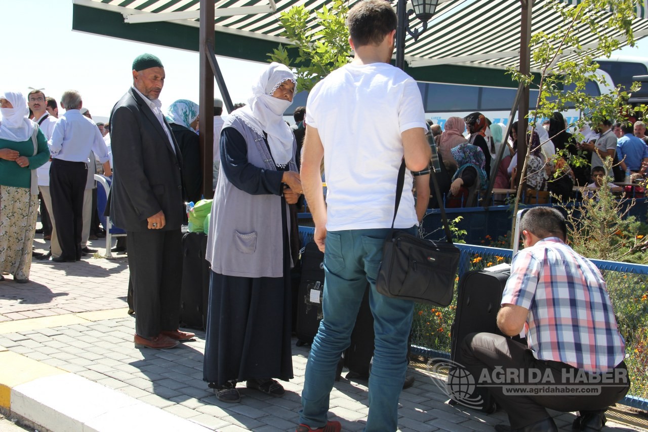 Ağrı'lı Hacılar Yola Çıktı