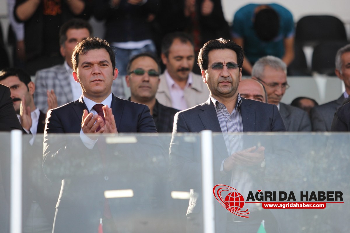 Ağrı Gençler birliği spor, İran'ın Maku kenti futbol takımını Maç Karele