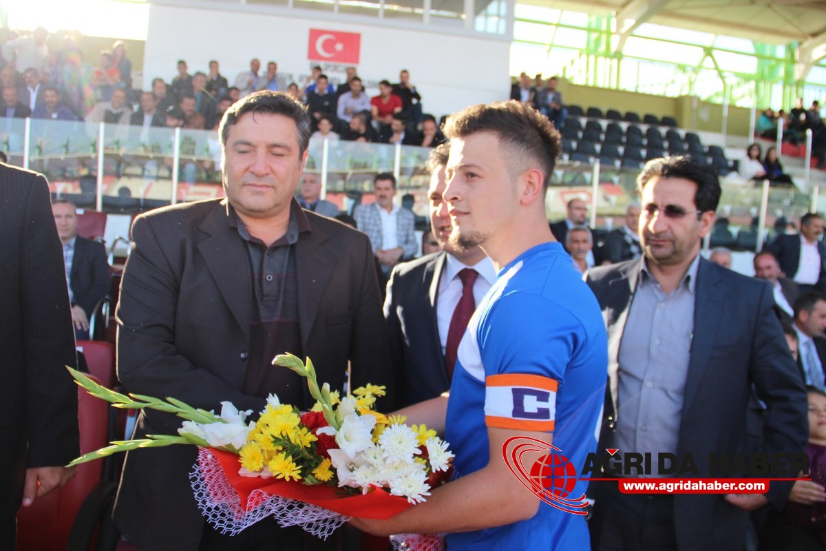 Ağrı Gençler birliği spor, İran'ın Maku kenti futbol takımını Maç Karele