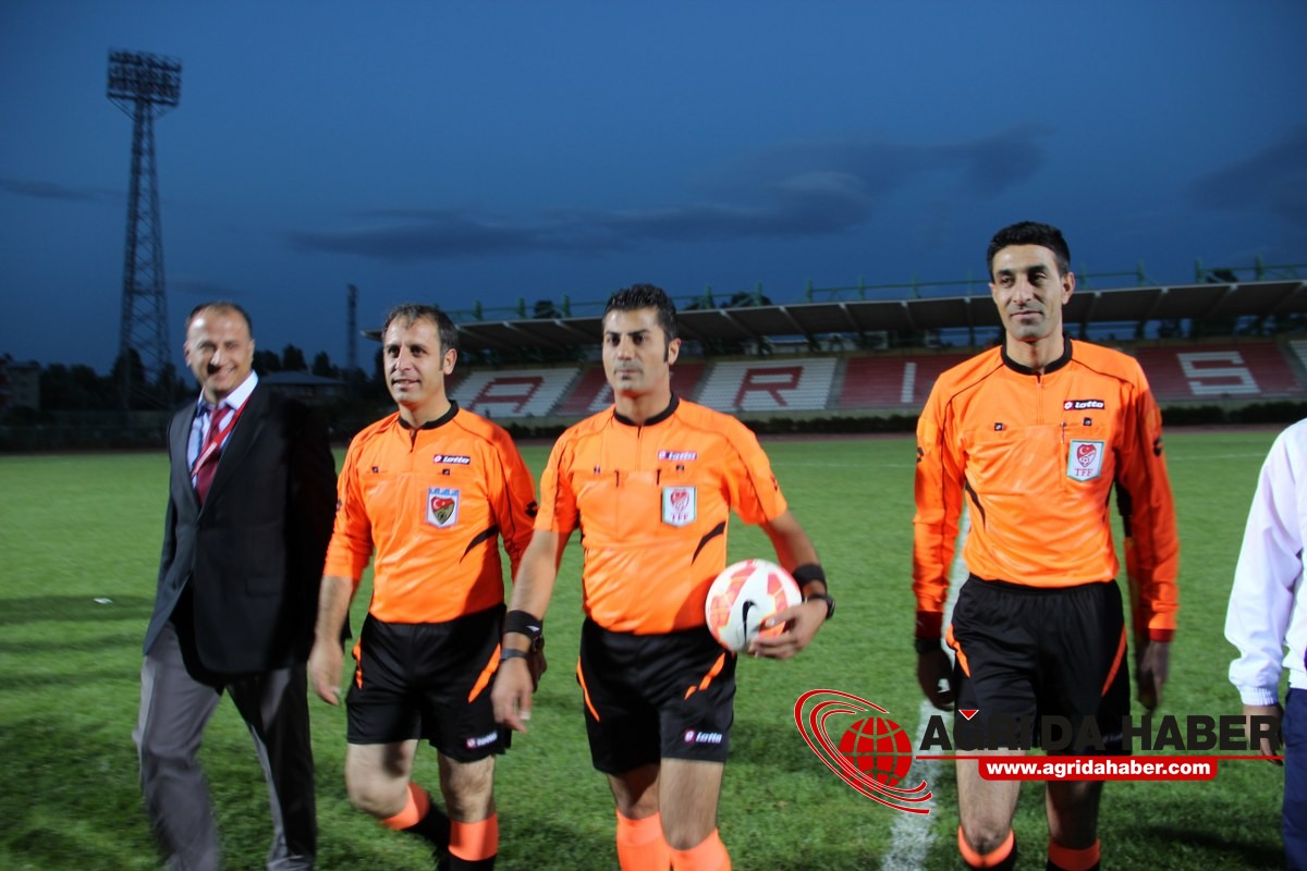 Ağrı Gençler birliği spor, İran'ın Maku kenti futbol takımını Maç Karele