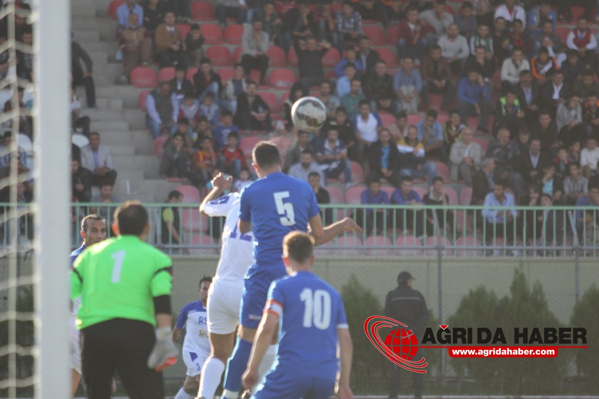 Ağrı Gençler birliği spor, İran'ın Maku kenti futbol takımını Maç Karele
