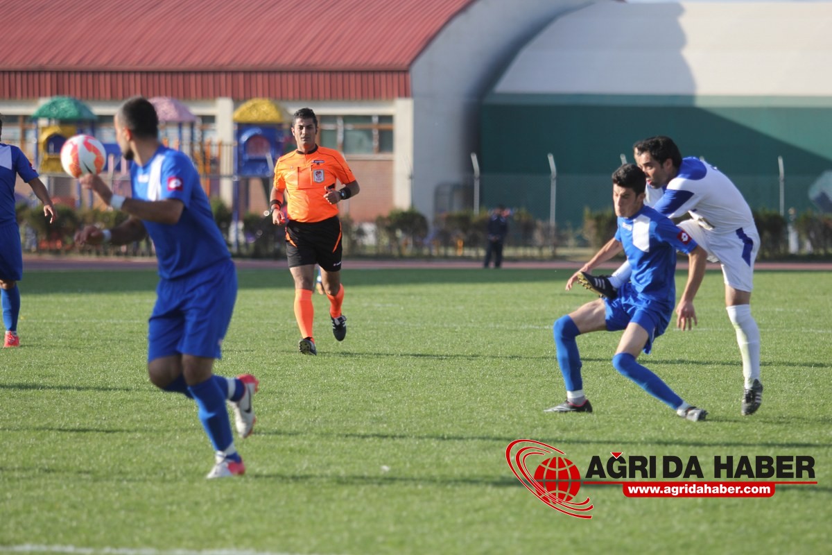 Ağrı Gençler birliği spor, İran'ın Maku kenti futbol takımını Maç Karele