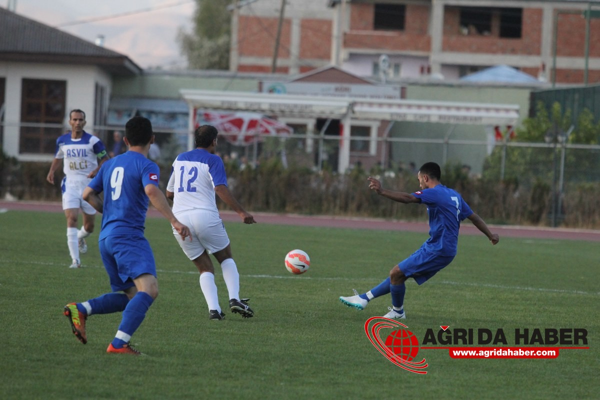 Ağrı Gençler birliği spor, İran'ın Maku kenti futbol takımını Maç Karele