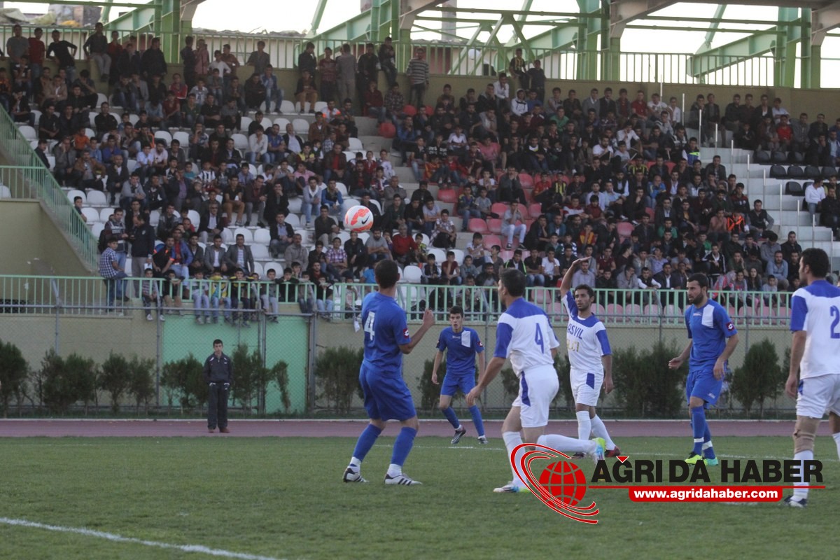 Ağrı Gençler birliği spor, İran'ın Maku kenti futbol takımını Maç Karele