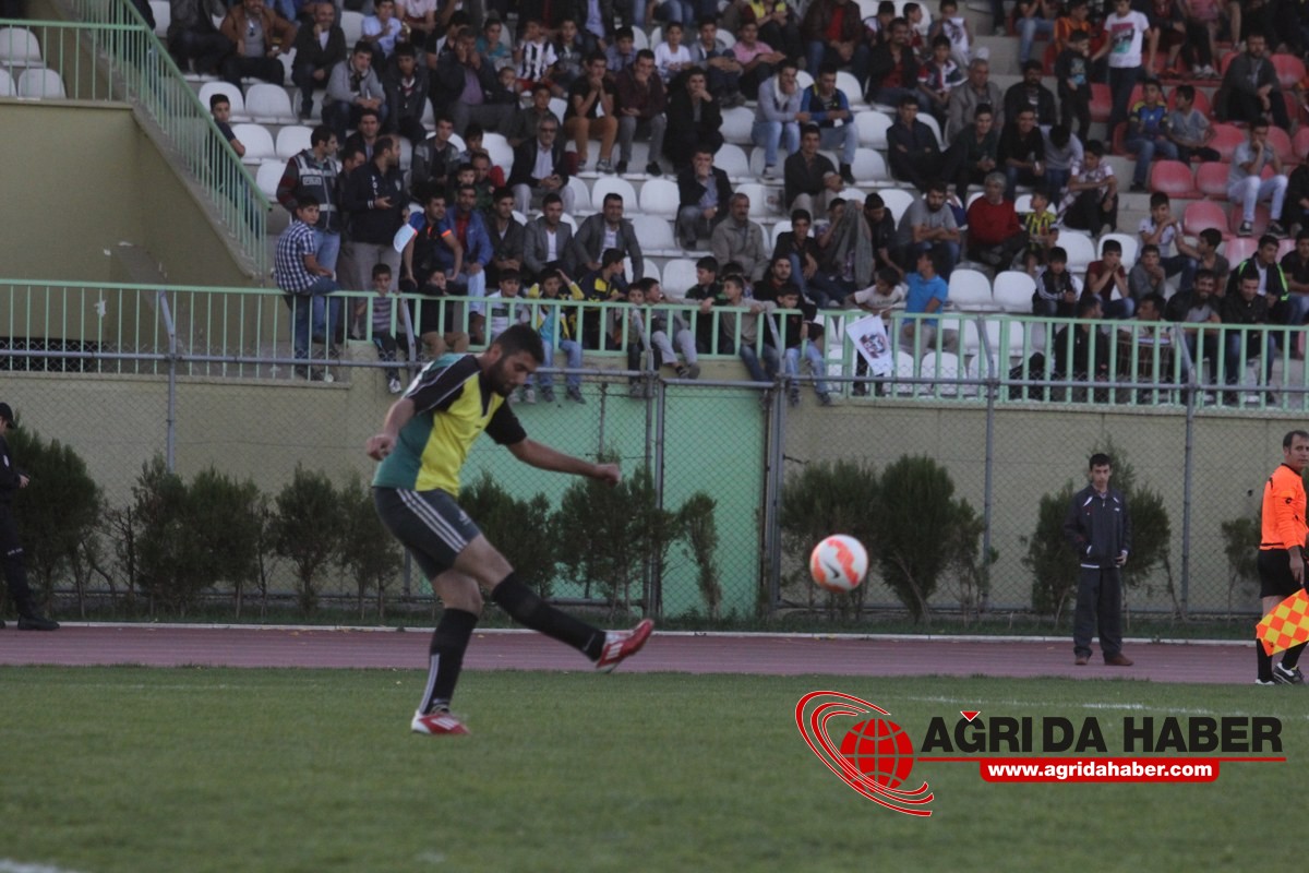 Ağrı Gençler birliği spor, İran'ın Maku kenti futbol takımını Maç Karele