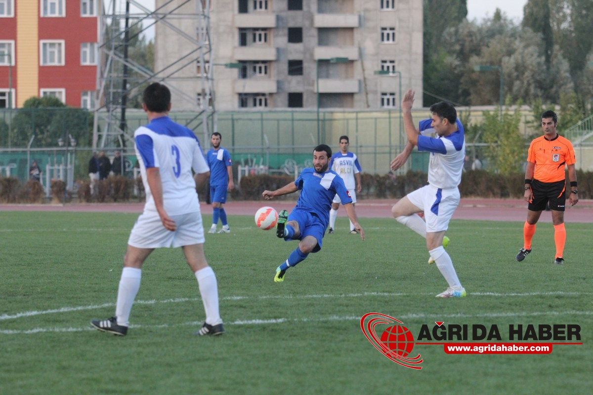 Ağrı Gençler birliği spor, İran'ın Maku kenti futbol takımını Maç Karele