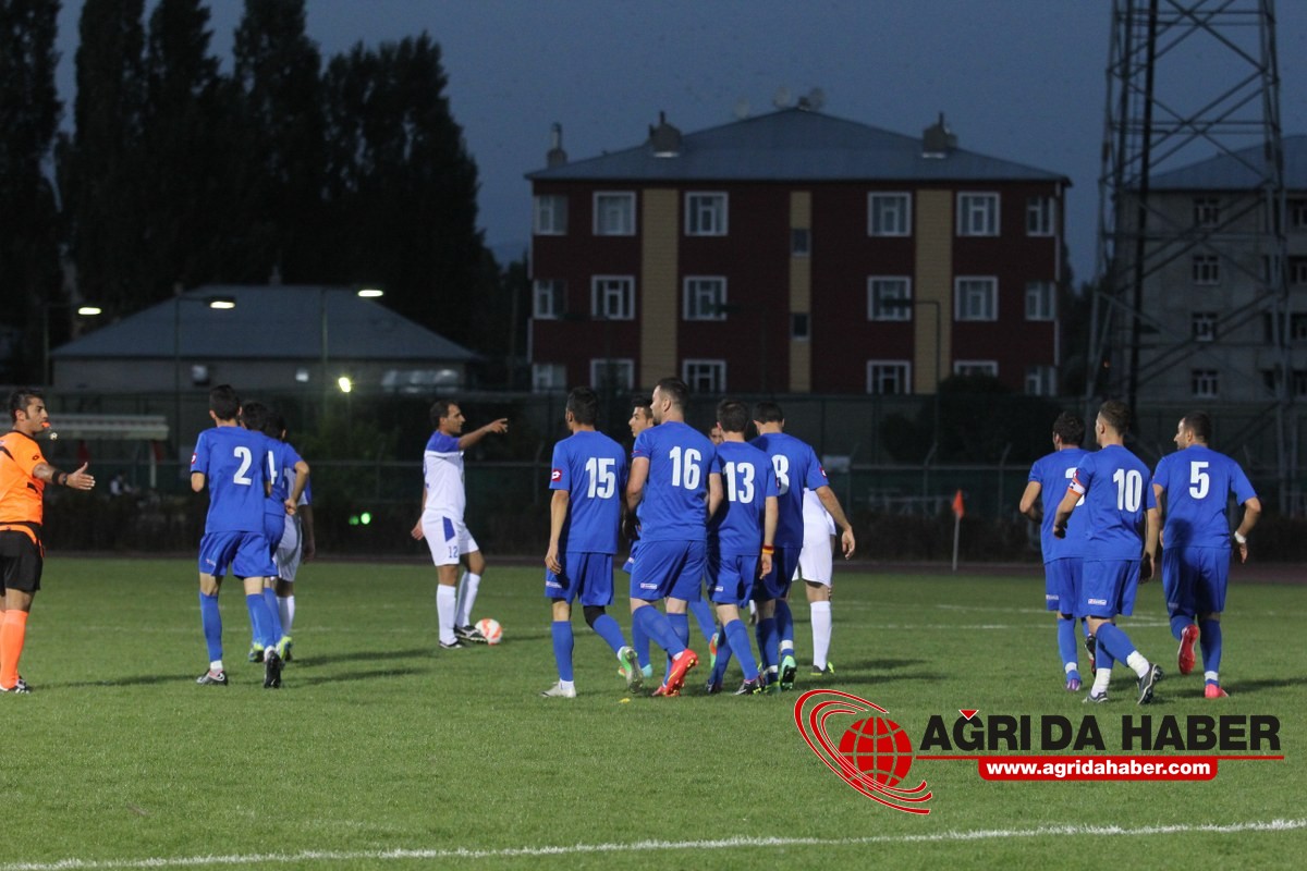 Ağrı Gençler birliği spor, İran'ın Maku kenti futbol takımını Maç Karele