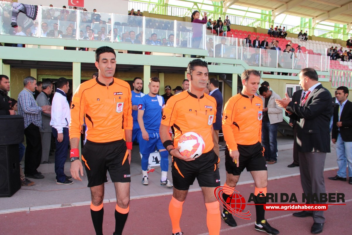 Ağrı Gençler birliği spor, İran'ın Maku kenti futbol takımını Maç Karele