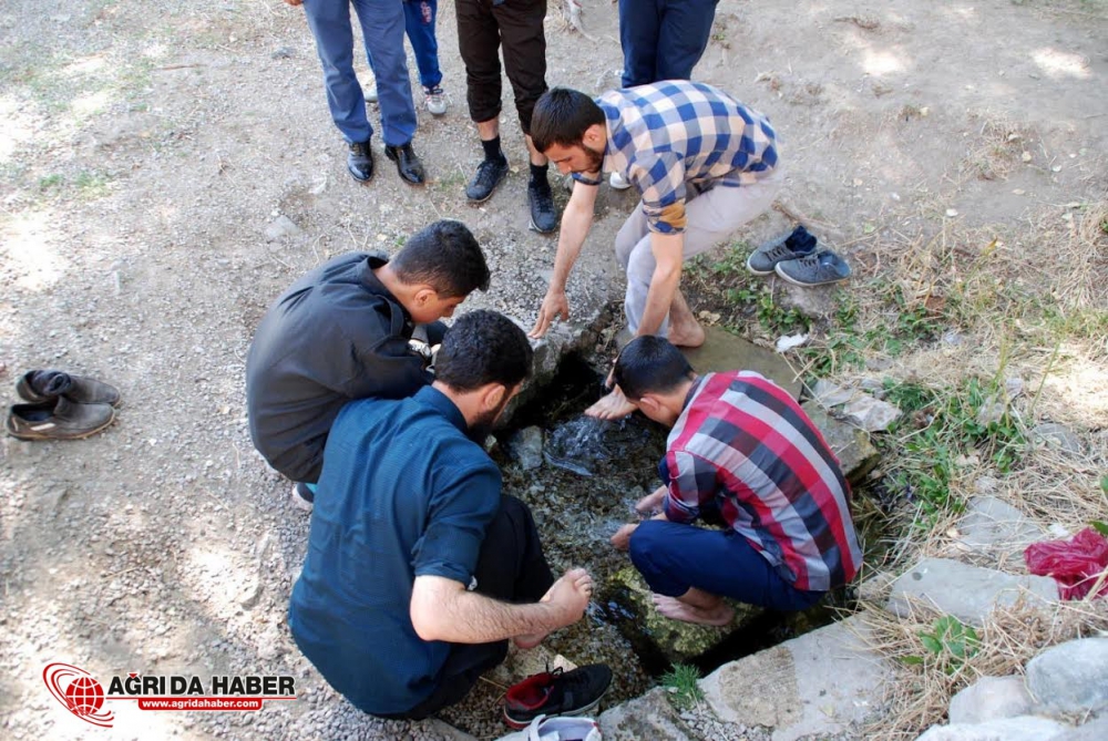 Ağrılı Risale-i Nur talebeleri 'Hor Hor Medresesi'nde