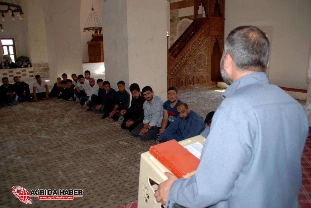 Ağrılı Risale-i Nur talebeleri 'Hor Hor Medresesi'nde