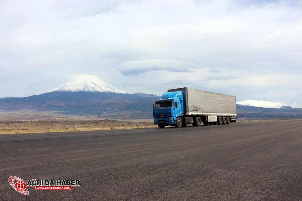 Ağrı'ya Yılın İlk Karı Yağdı !