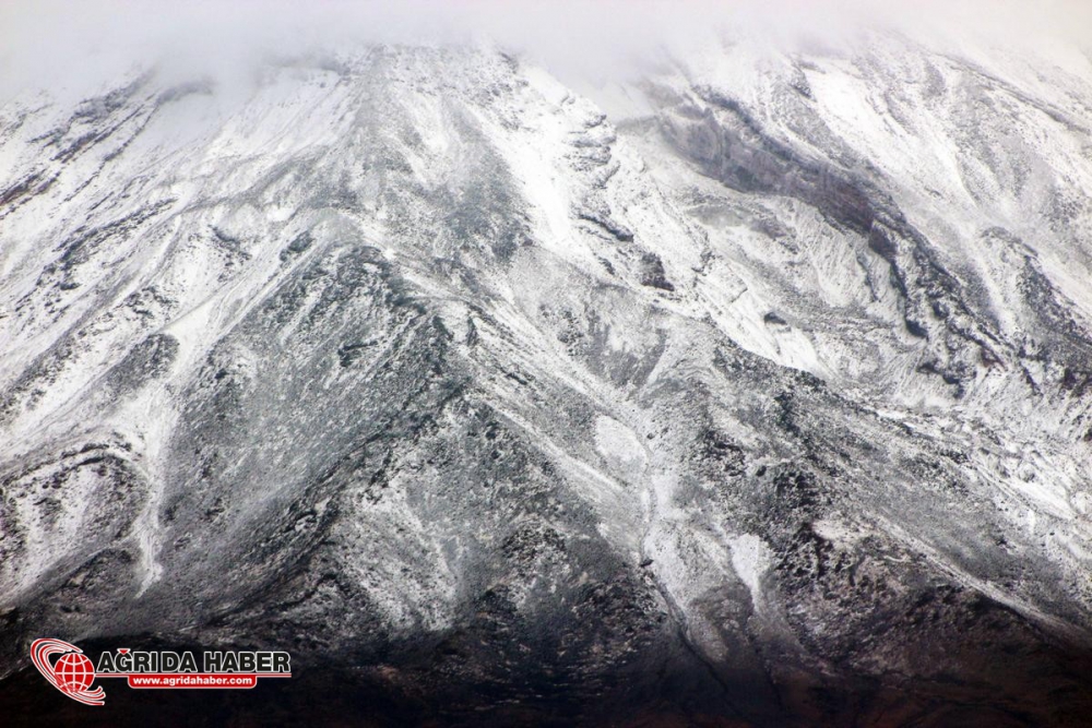 Ağrı'ya Yılın İlk Karı Yağdı !