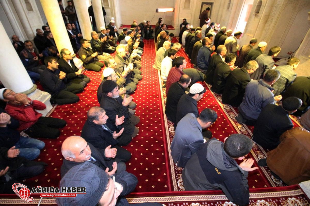 İshak Paşa Sarayı Camisi 100 Yıl Sonra İbadete Açıldı