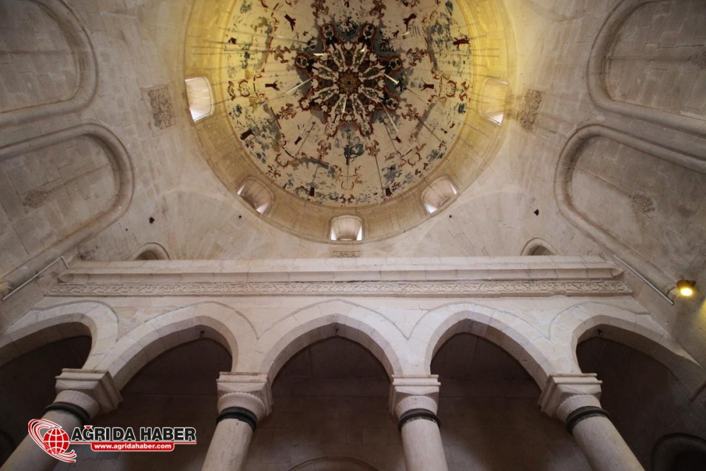 İshak Paşa Sarayı Camisi 100 Yıl Sonra İbadete Açıldı