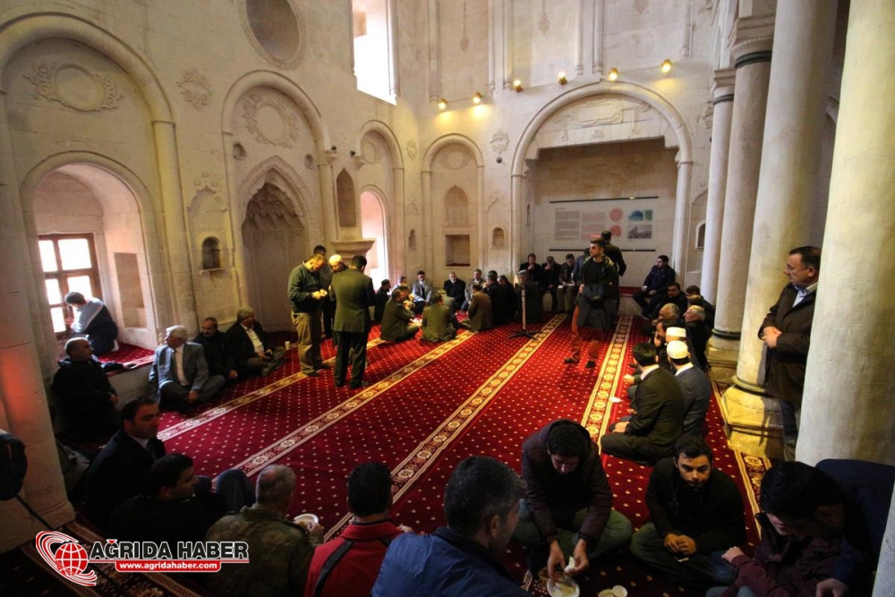 İshak Paşa Sarayı Camisi 100 Yıl Sonra İbadete Açıldı