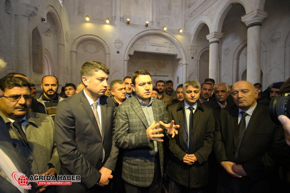 İshak Paşa Sarayı Camisi 100 Yıl Sonra İbadete Açıldı