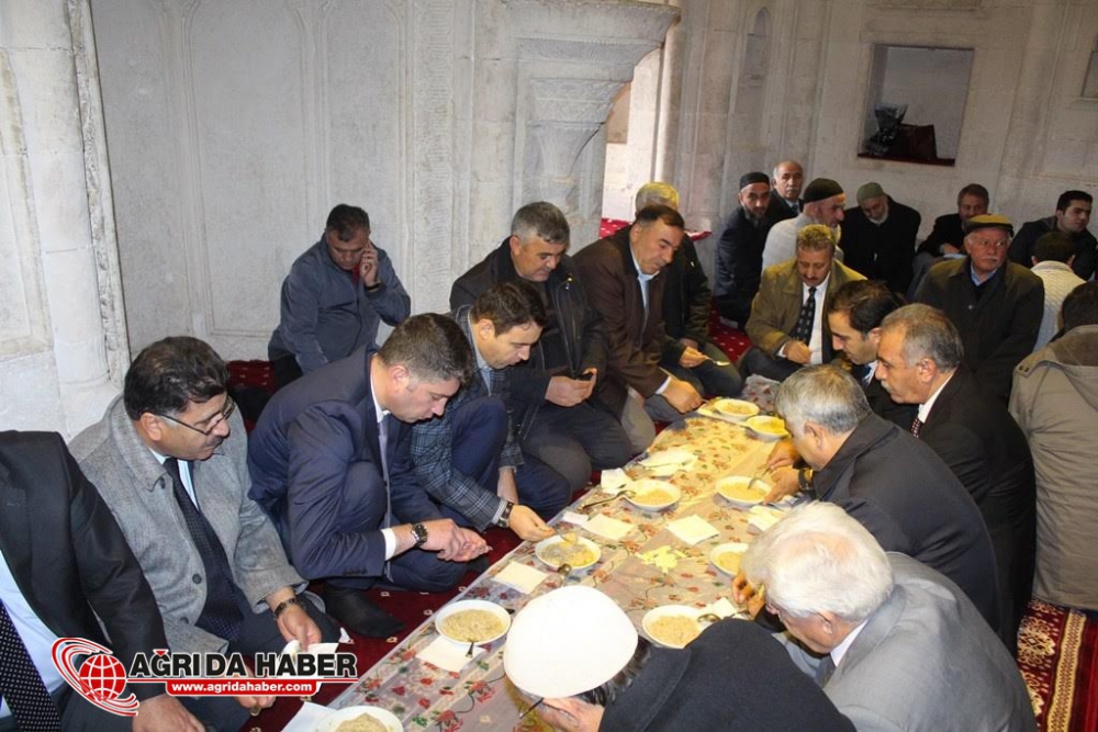 İshak Paşa Sarayı Camisi 100 Yıl Sonra İbadete Açıldı