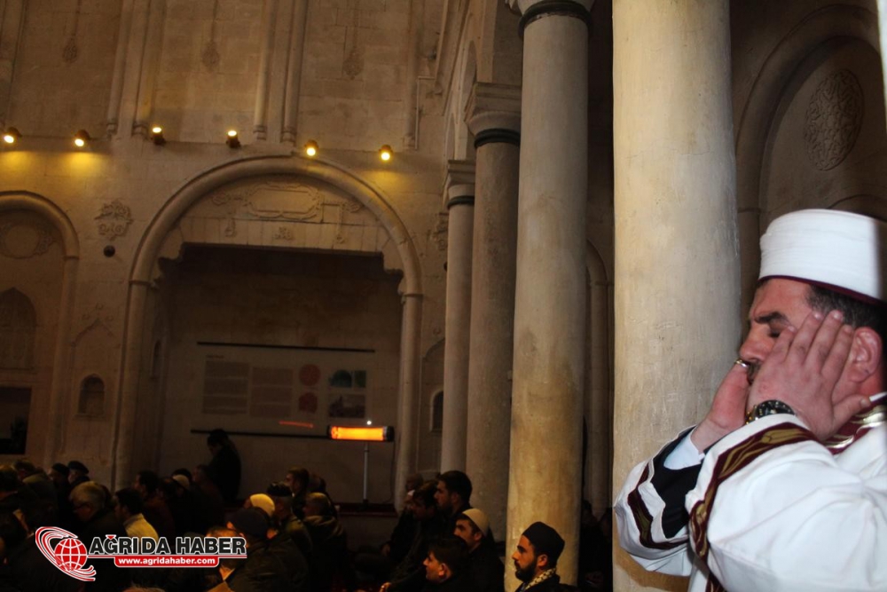 İshak Paşa Sarayı Camisi 100 Yıl Sonra İbadete Açıldı