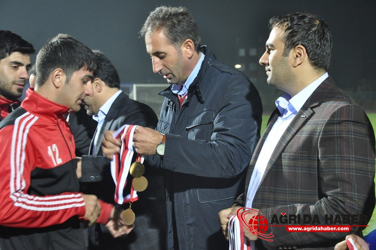 Konfederasyon Kupası Ağrı Gençlerbirliği Spor'un Oldu