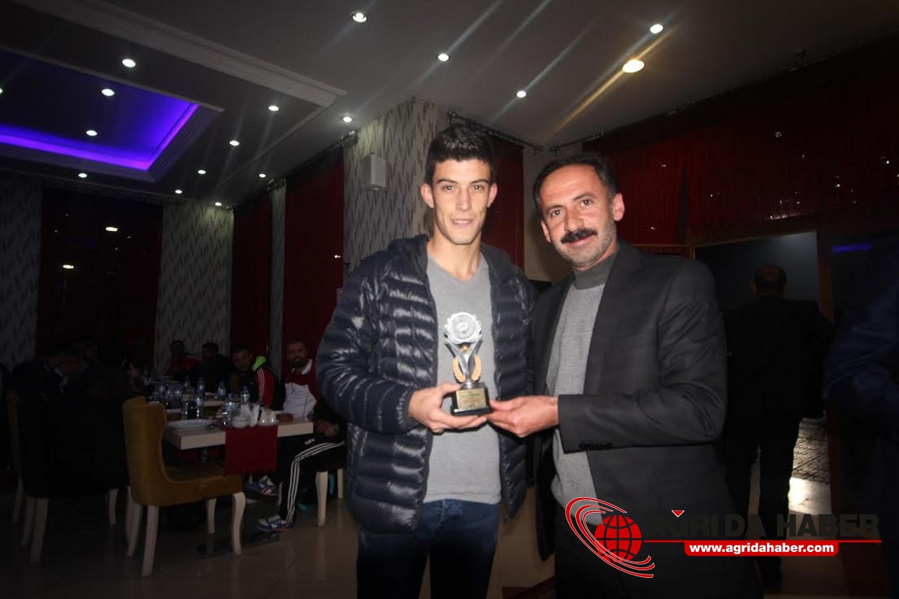 Konfederasyon Kupası Ağrı Gençlerbirliği Spor'un Oldu