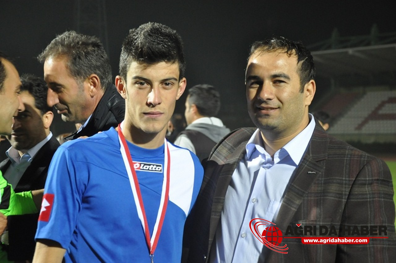 Konfederasyon Kupası Ağrı Gençlerbirliği Spor'un Oldu