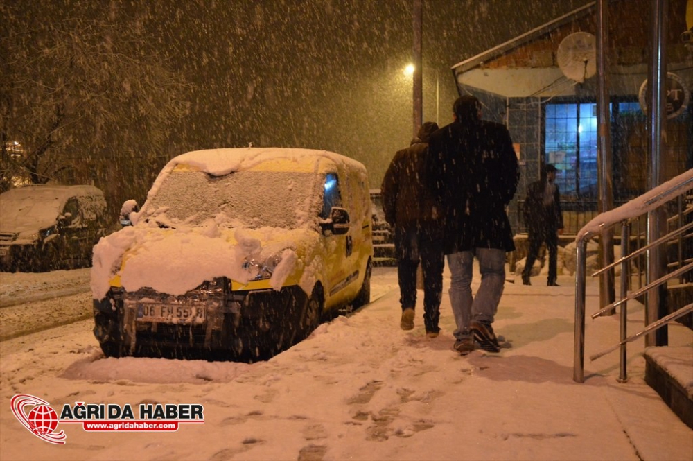 Ağrı'da Kar Yağışı Foto Galeri