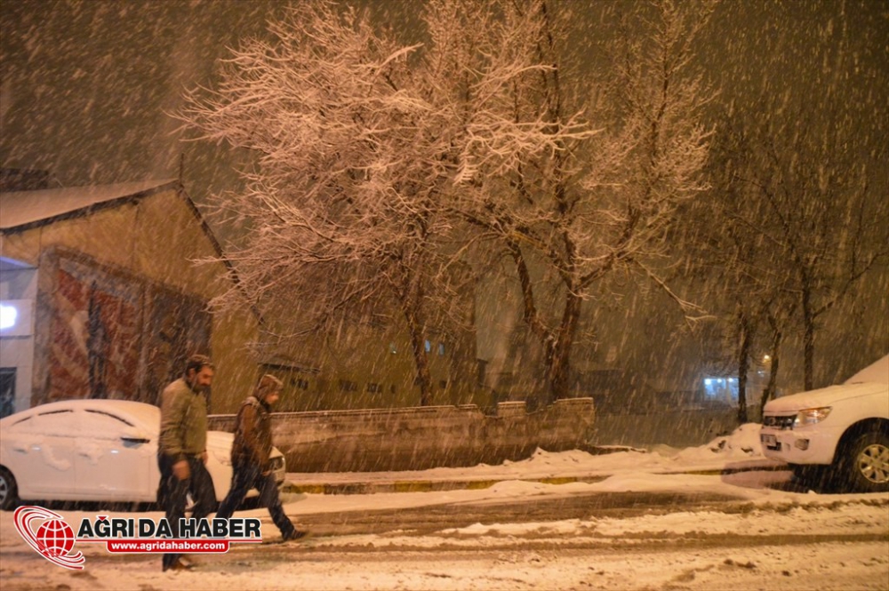 Ağrı'da Kar Yağışı Foto Galeri