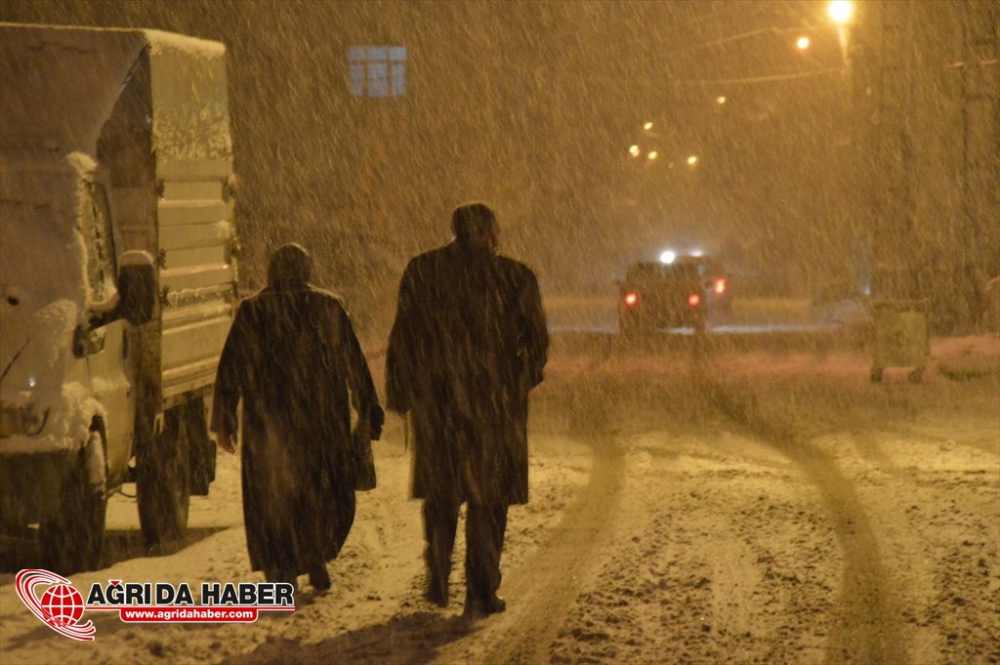 Ağrı'da Kar Yağışı Foto Galeri