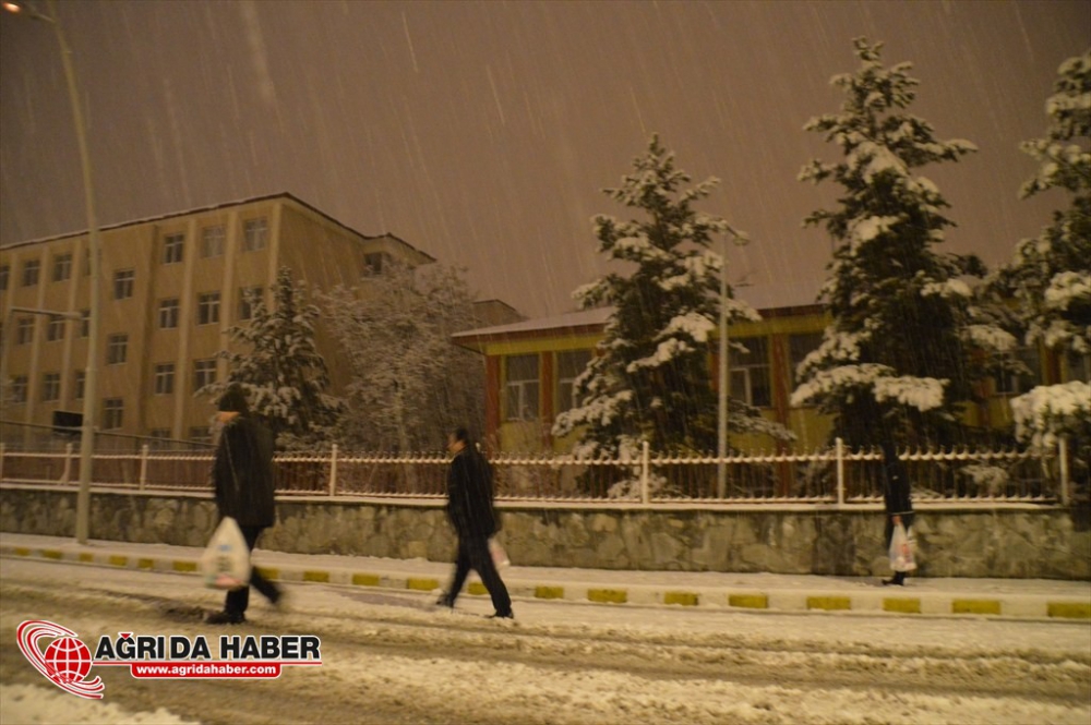 Ağrı'da Kar Yağışı Foto Galeri