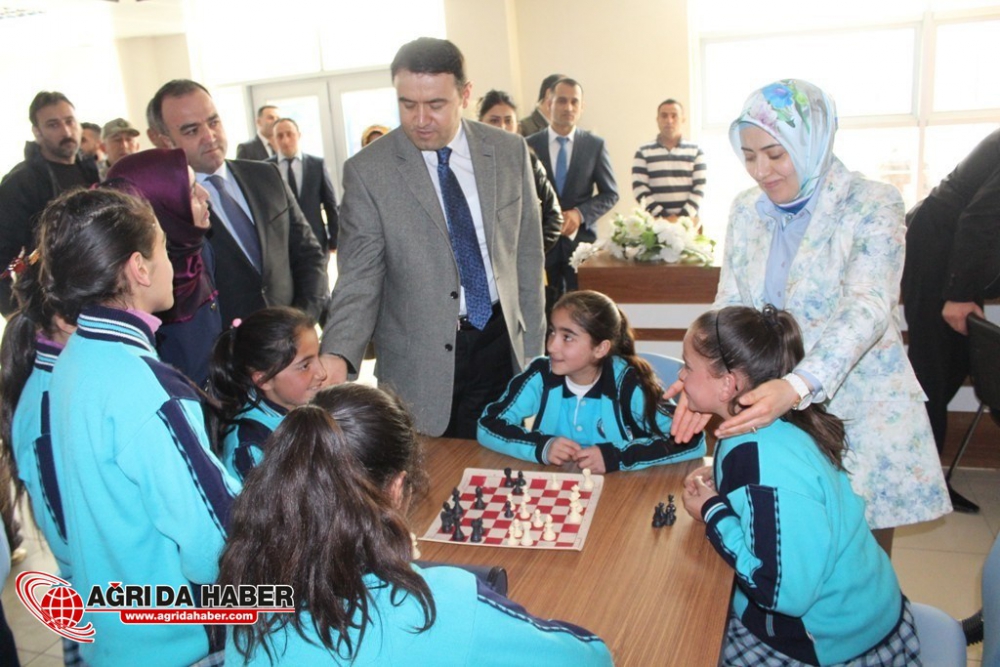 Ağrı Valisi Musa Işın Doğubayazıt İlçesinde Çeşitli Ziyaretlerde Bulundu