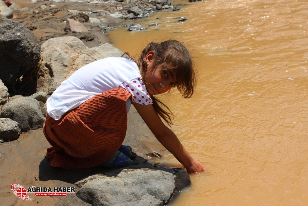 Ağrı'nın Hamur İlçesinde Yaşanan Sel Sonrası İlk Kareler
