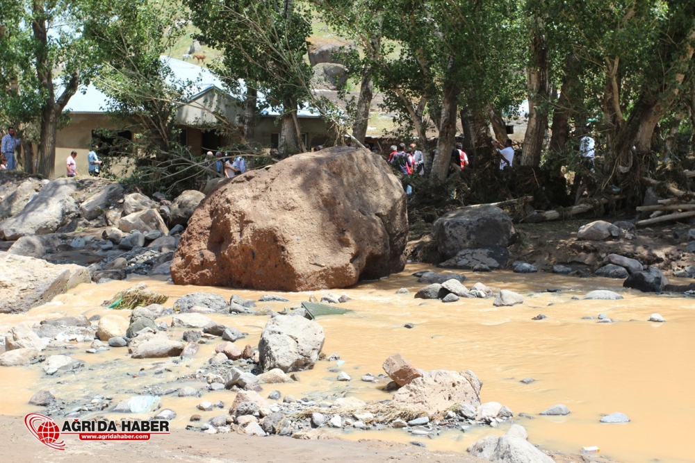 Ağrı'nın Hamur İlçesinde Yaşanan Sel Sonrası İlk Kareler