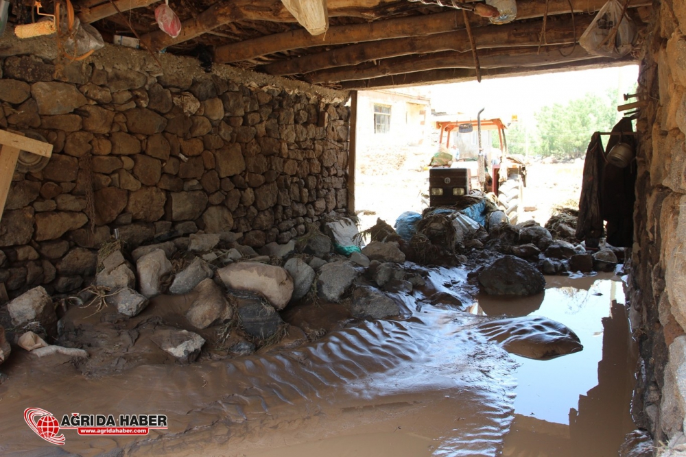 Ağrı'nın Hamur İlçesinde Yaşanan Sel Sonrası İlk Kareler