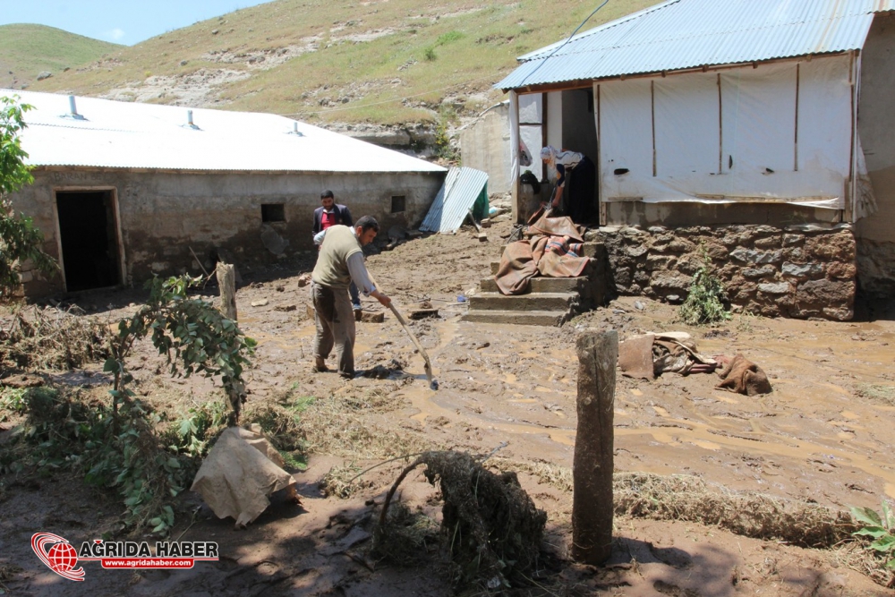 Ağrı'nın Hamur İlçesinde Yaşanan Sel Sonrası İlk Kareler
