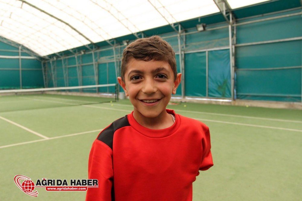 Ağrı'lı Minik Tenisçiler Milli Takımda Oynamak İçin Çalışıyorlar