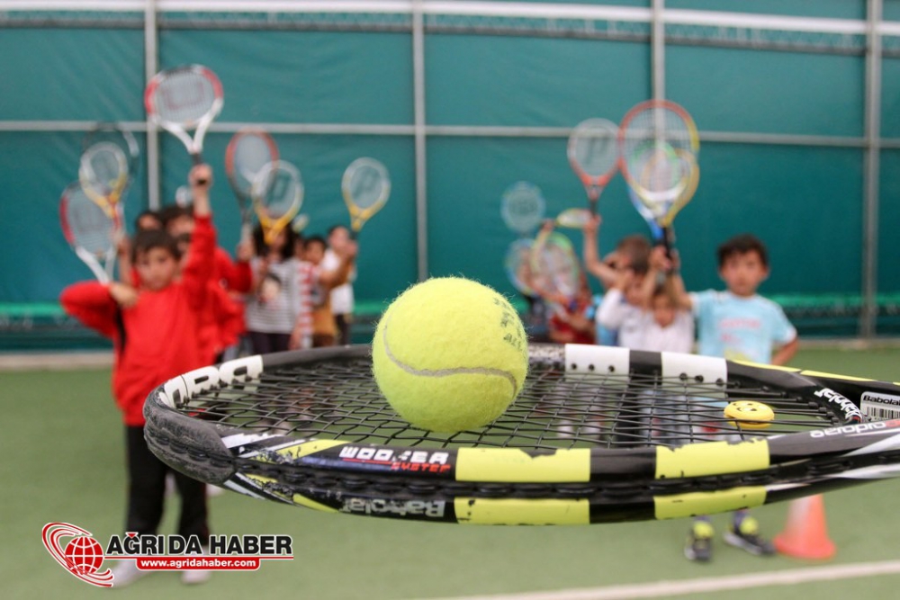 Ağrı'lı Minik Tenisçiler Milli Takımda Oynamak İçin Çalışıyorlar