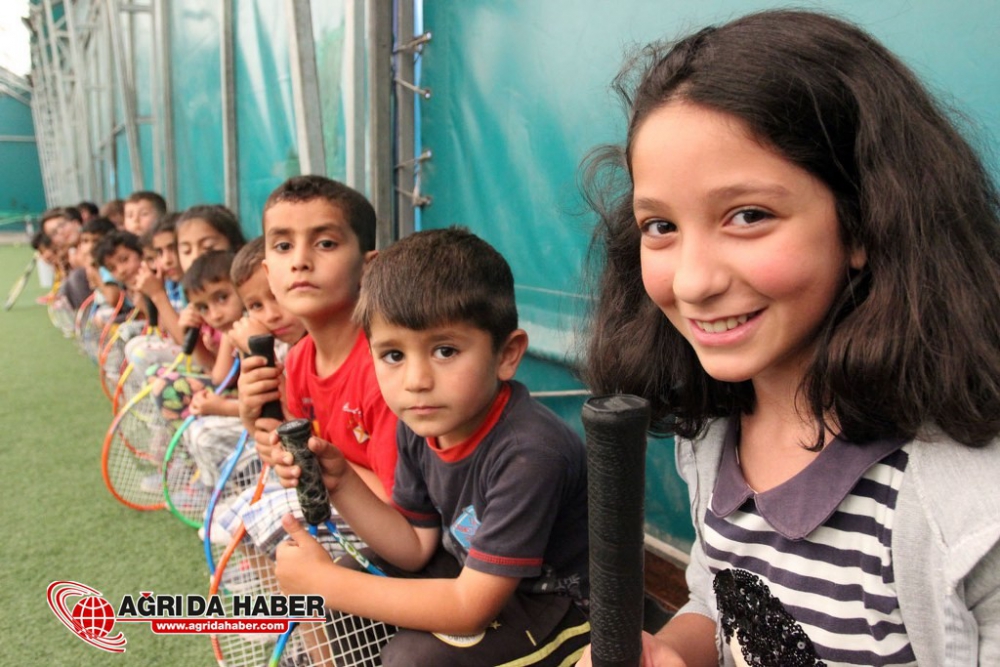 Ağrı'lı Minik Tenisçiler Milli Takımda Oynamak İçin Çalışıyorlar