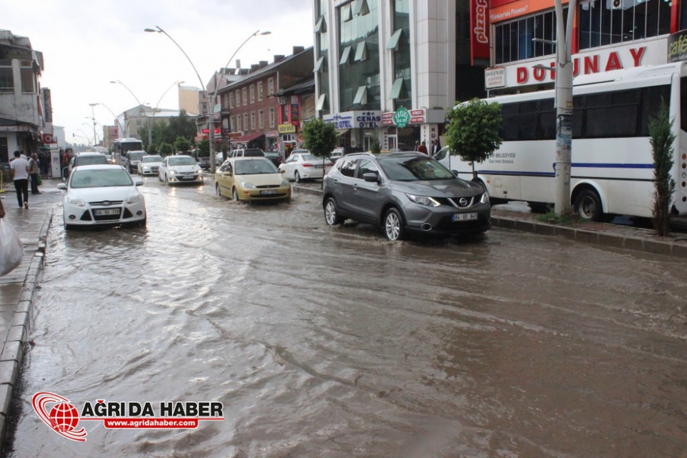 Ağrı'da Yağmur ve Dolu Yağışı