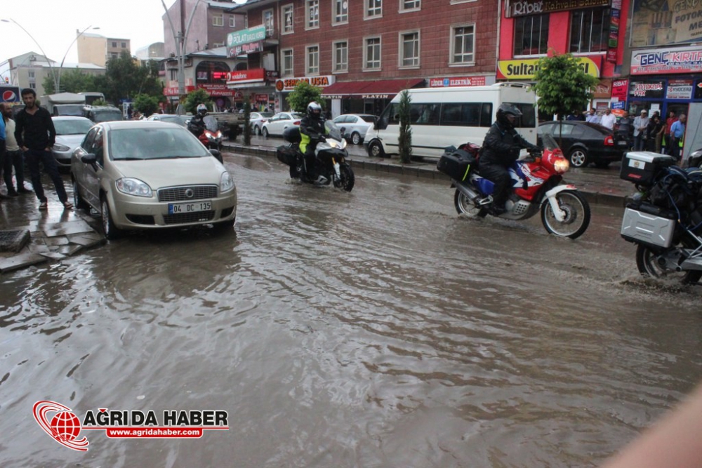 Ağrı'da Yağmur ve Dolu Yağışı