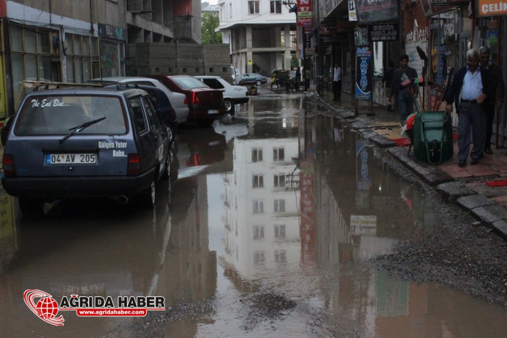 Ağrı'da Yağmur ve Dolu Yağışı