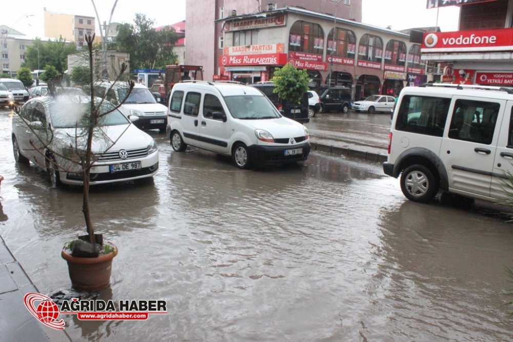 Ağrı'da Yağmur ve Dolu Yağışı