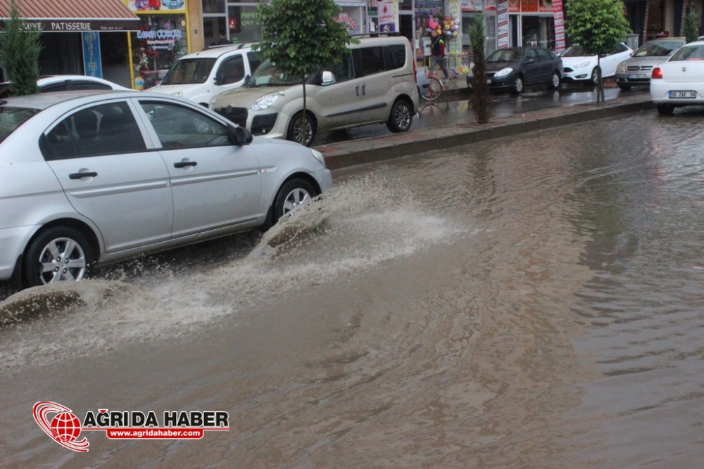Ağrı'da Yağmur ve Dolu Yağışı
